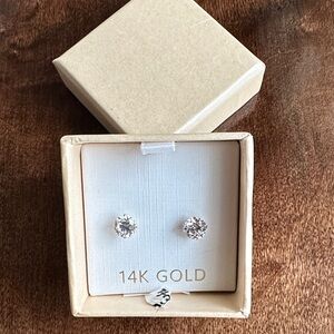14K GOLD STAMPED STUD EARING